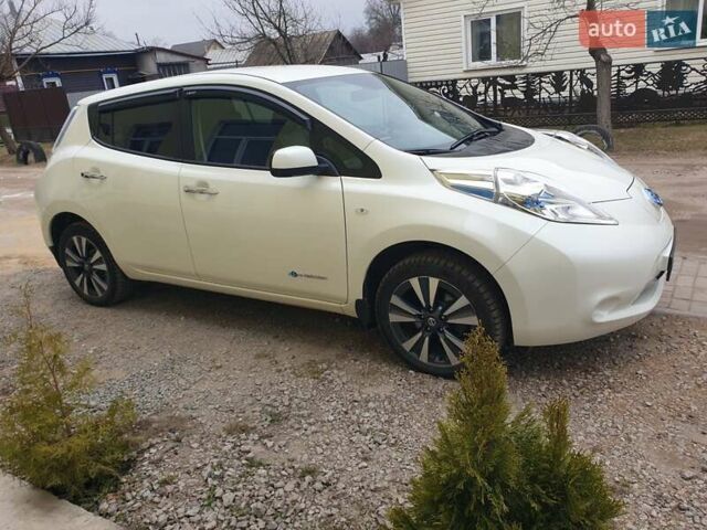 Білий Ніссан Ліф, об'ємом двигуна 0 л та пробігом 78 тис. км за 10200 $, фото 1 на Automoto.ua