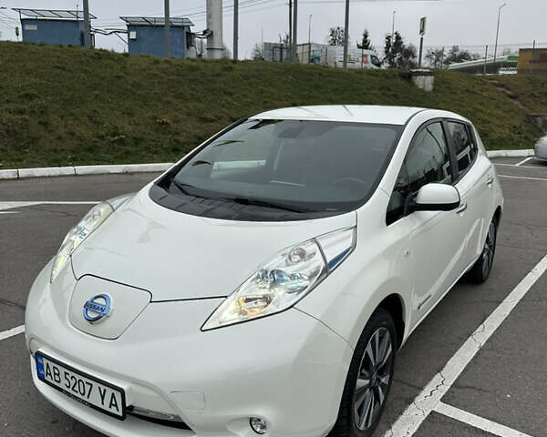 Белый Ниссан Лиф, объемом двигателя 0 л и пробегом 93 тыс. км за 8000 $, фото 1 на Automoto.ua