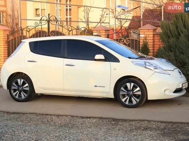 Белый Ниссан Лиф, объемом двигателя 0 л и пробегом 322 тыс. км за 5400 $, фото 1 на Automoto.ua