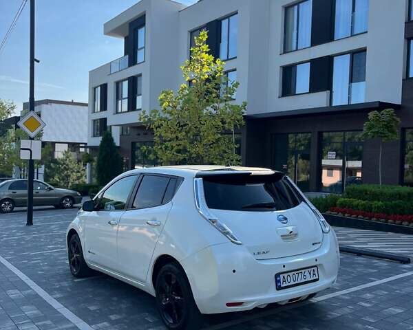 Білий Ніссан Ліф, об'ємом двигуна 0 л та пробігом 96 тис. км за 9500 $, фото 1 на Automoto.ua
