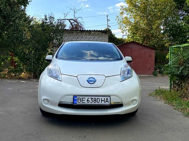 Белый Ниссан Лиф, объемом двигателя 0 л и пробегом 133 тыс. км за 8500 $, фото 1 на Automoto.ua