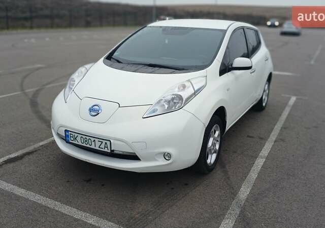 Білий Ніссан Ліф, об'ємом двигуна 0 л та пробігом 140 тис. км за 5000 $, фото 1 на Automoto.ua