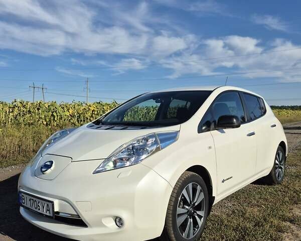 Белый Ниссан Лиф, объемом двигателя 0 л и пробегом 112 тыс. км за 10500 $, фото 1 на Automoto.ua