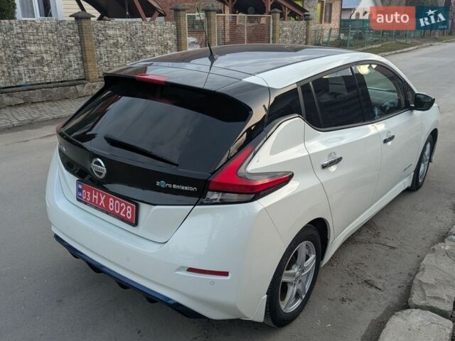 Белый Ниссан Лиф, объемом двигателя 0 л и пробегом 149 тыс. км за 10500 $, фото 1 на Automoto.ua