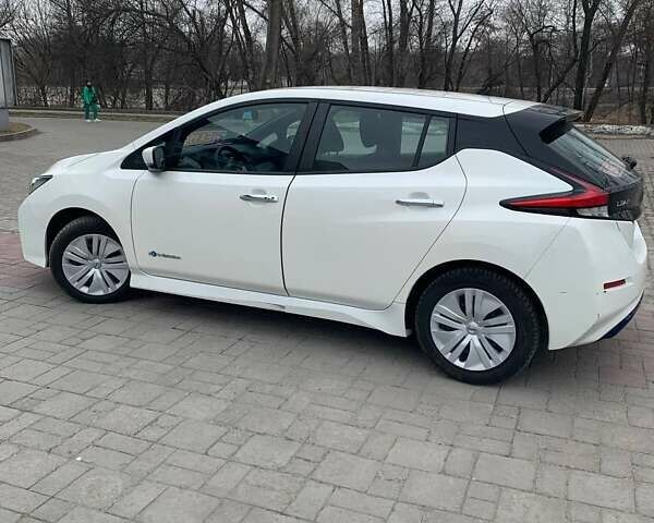 Белый Ниссан Лиф, объемом двигателя 0 л и пробегом 52 тыс. км за 12700 $, фото 1 на Automoto.ua