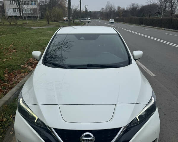 Белый Ниссан Лиф, объемом двигателя 0 л и пробегом 128 тыс. км за 10300 $, фото 1 на Automoto.ua