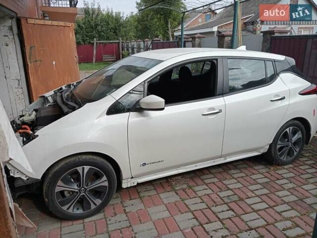 Белый Ниссан Лиф, объемом двигателя 0 л и пробегом 48 тыс. км за 6450 $, фото 1 на Automoto.ua