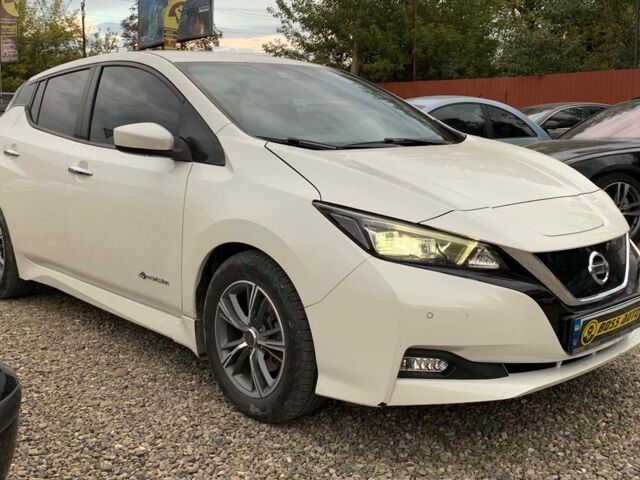 Білий Ніссан Ліф, об'ємом двигуна 40 л та пробігом 80 тис. км за 12800 $, фото 1 на Automoto.ua