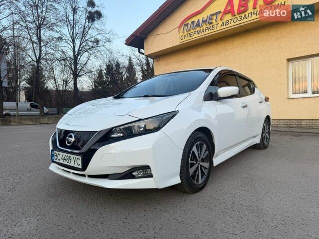 Белый Ниссан Лиф, объемом двигателя 0 л и пробегом 129 тыс. км за 11300 $, фото 1 на Automoto.ua