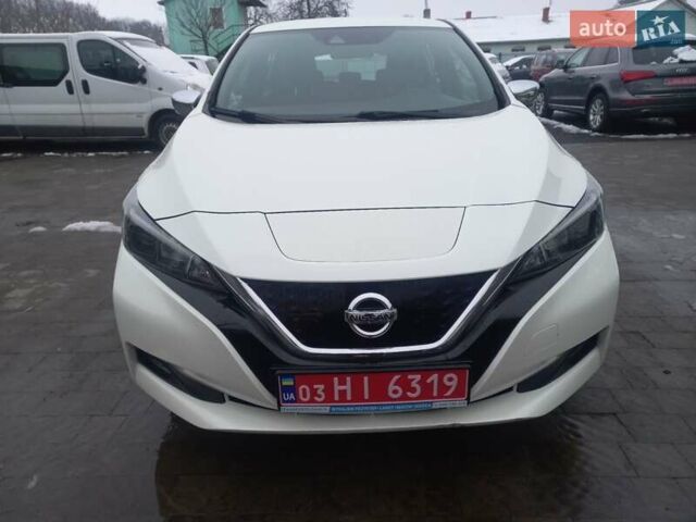 Белый Ниссан Лиф, объемом двигателя 0 л и пробегом 118 тыс. км за 10000 $, фото 1 на Automoto.ua