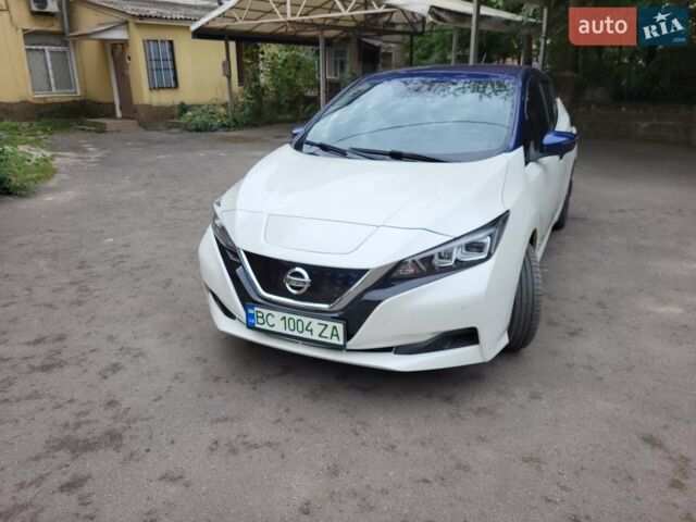 Белый Ниссан Лиф, объемом двигателя 0 л и пробегом 125 тыс. км за 13500 $, фото 1 на Automoto.ua
