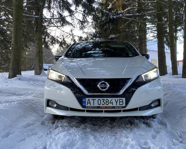 Білий Ніссан Ліф, об'ємом двигуна 0 л та пробігом 147 тис. км за 12000 $, фото 1 на Automoto.ua