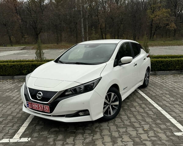 Белый Ниссан Лиф, объемом двигателя 0 л и пробегом 116 тыс. км за 11800 $, фото 1 на Automoto.ua