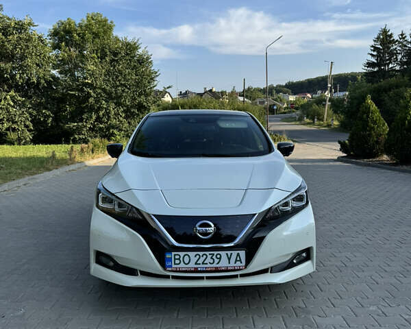 Білий Ніссан Ліф, об'ємом двигуна 0 л та пробігом 179 тис. км за 12500 $, фото 1 на Automoto.ua