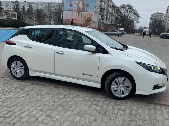 Белый Ниссан Лиф, объемом двигателя 0 л и пробегом 52 тыс. км за 12650 $, фото 1 на Automoto.ua
