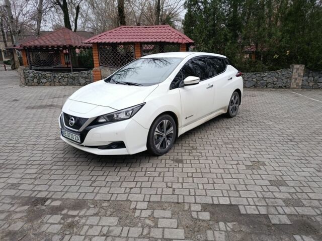 Белый Ниссан Лиф, объемом двигателя 0 л и пробегом 40 тыс. км за 10999 $, фото 1 на Automoto.ua