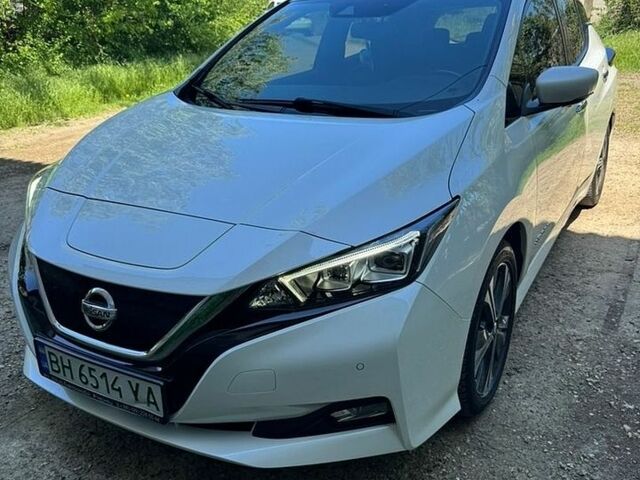 Білий Ніссан Ліф, об'ємом двигуна 0 л та пробігом 130 тис. км за 12200 $, фото 1 на Automoto.ua