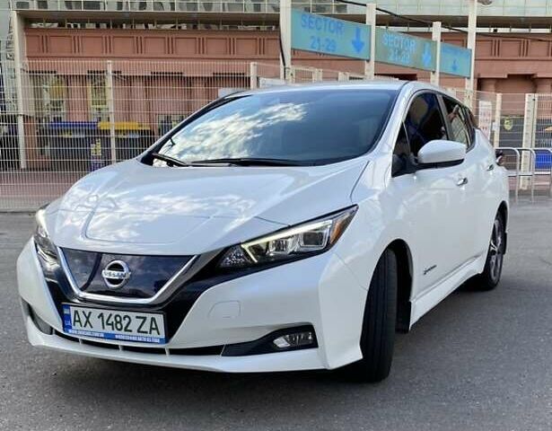 Белый Ниссан Лиф, объемом двигателя 0 л и пробегом 67 тыс. км за 22000 $, фото 1 на Automoto.ua