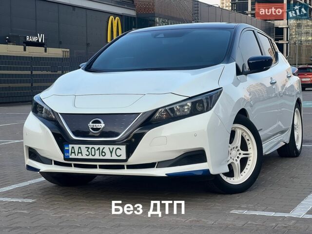 Белый Ниссан Лиф, объемом двигателя 0 л и пробегом 182 тыс. км за 11900 $, фото 1 на Automoto.ua
