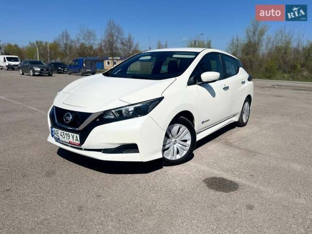 Белый Ниссан Лиф, объемом двигателя 0 л и пробегом 49 тыс. км за 13999 $, фото 1 на Automoto.ua