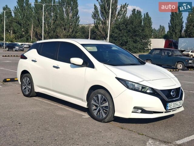 Белый Ниссан Лиф, объемом двигателя 0 л и пробегом 98 тыс. км за 12700 $, фото 1 на Automoto.ua