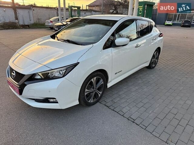 Белый Ниссан Лиф, объемом двигателя 0 л и пробегом 167 тыс. км за 12800 $, фото 1 на Automoto.ua