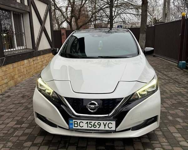 Білий Ніссан Ліф, об'ємом двигуна 0 л та пробігом 105 тис. км за 11700 $, фото 1 на Automoto.ua