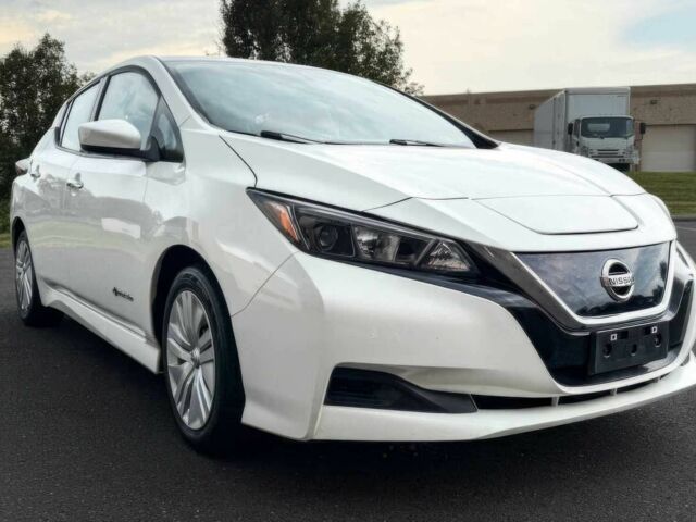 Белый Ниссан Лиф, объемом двигателя 0 л и пробегом 39 тыс. км за 3900 $, фото 1 на Automoto.ua