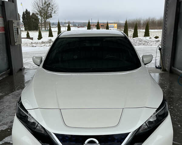 Белый Ниссан Лиф, объемом двигателя 0 л и пробегом 67 тыс. км за 11300 $, фото 1 на Automoto.ua