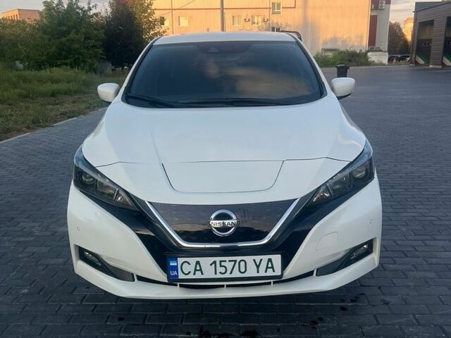 Белый Ниссан Лиф, объемом двигателя 0 л и пробегом 125 тыс. км за 12500 $, фото 1 на Automoto.ua