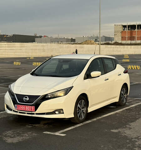 Белый Ниссан Лиф, объемом двигателя 0 л и пробегом 50 тыс. км за 12800 $, фото 1 на Automoto.ua