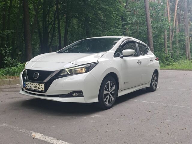 Білий Ніссан Ліф, об'ємом двигуна 0 л та пробігом 70 тис. км за 13000 $, фото 1 на Automoto.ua