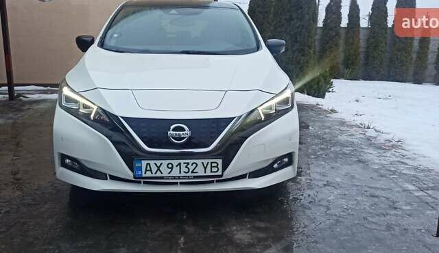 Білий Ніссан Ліф, об'ємом двигуна 0 л та пробігом 111 тис. км за 12800 $, фото 1 на Automoto.ua