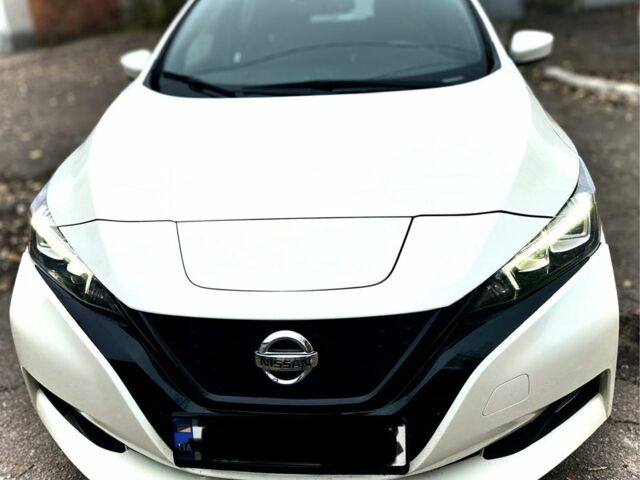 Белый Ниссан Лиф, объемом двигателя 0 л и пробегом 15 тыс. км за 12000 $, фото 1 на Automoto.ua