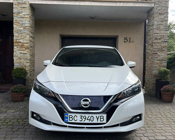 Білий Ніссан Ліф, об'ємом двигуна 0 л та пробігом 57 тис. км за 13750 $, фото 1 на Automoto.ua