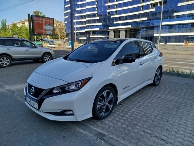 Белый Ниссан Лиф, объемом двигателя 0 л и пробегом 153 тыс. км за 12000 $, фото 1 на Automoto.ua