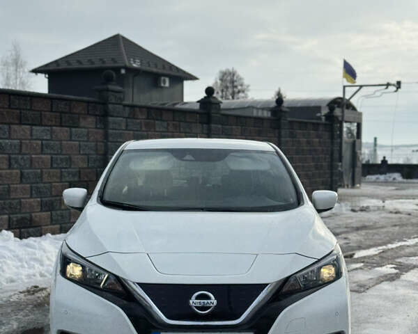 Белый Ниссан Лиф, объемом двигателя 0 л и пробегом 141 тыс. км за 10600 $, фото 1 на Automoto.ua