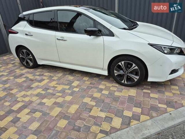 Білий Ніссан Ліф, об'ємом двигуна 0 л та пробігом 150 тис. км за 11800 $, фото 1 на Automoto.ua