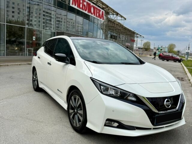 Белый Ниссан Лиф, объемом двигателя 0 л и пробегом 113 тыс. км за 12500 $, фото 1 на Automoto.ua