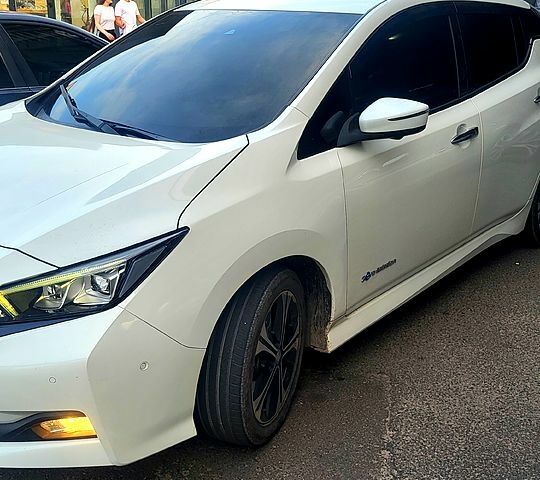 Белый Ниссан Лиф, объемом двигателя 0 л и пробегом 82 тыс. км за 11900 $, фото 1 на Automoto.ua