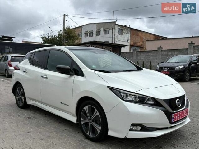 Білий Ніссан Ліф, об'ємом двигуна 0 л та пробігом 150 тис. км за 10700 $, фото 1 на Automoto.ua