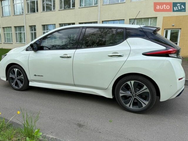 Белый Ниссан Лиф, объемом двигателя 0 л и пробегом 129 тыс. км за 13500 $, фото 1 на Automoto.ua