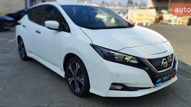 Белый Ниссан Лиф, объемом двигателя 0 л и пробегом 98 тыс. км за 13999 $, фото 1 на Automoto.ua