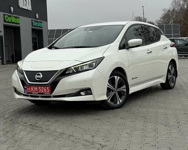 Белый Ниссан Лиф, объемом двигателя 0 л и пробегом 92 тыс. км за 12500 $, фото 1 на Automoto.ua