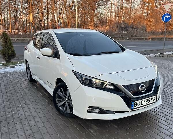 Белый Ниссан Лиф, объемом двигателя 0 л и пробегом 104 тыс. км за 14300 $, фото 1 на Automoto.ua