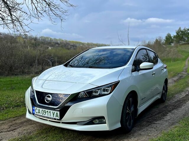 Белый Ниссан Лиф, объемом двигателя 0 л и пробегом 0 тыс. км за 11200 $, фото 1 на Automoto.ua