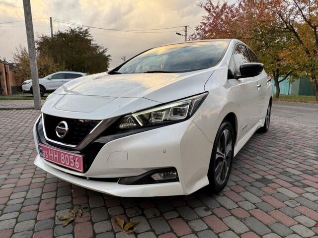 Белый Ниссан Лиф, объемом двигателя 0 л и пробегом 102 тыс. км за 12699 $, фото 1 на Automoto.ua