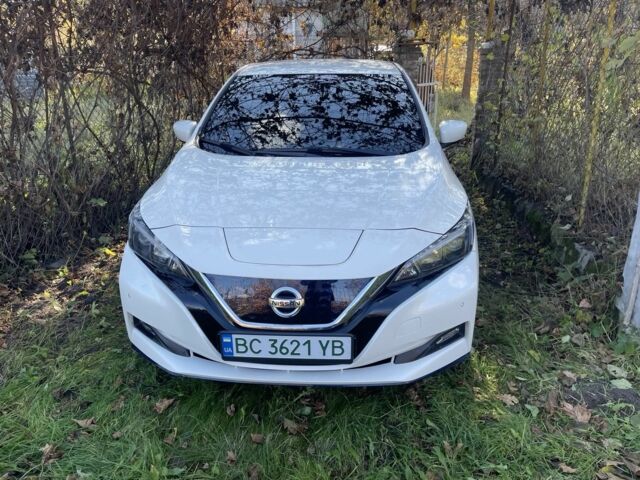 Білий Ніссан Ліф, об'ємом двигуна 0 л та пробігом 143 тис. км за 12000 $, фото 1 на Automoto.ua