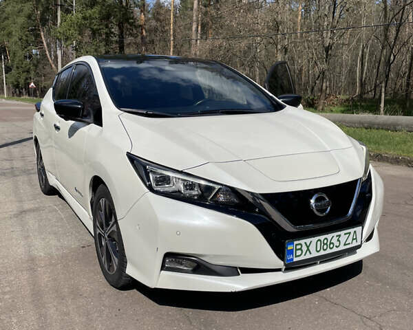 Белый Ниссан Лиф, объемом двигателя 0 л и пробегом 120 тыс. км за 13500 $, фото 1 на Automoto.ua