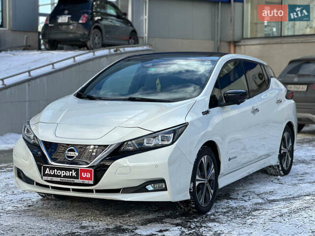 Белый Ниссан Лиф, объемом двигателя 0 л и пробегом 61 тыс. км за 13440 $, фото 1 на Automoto.ua